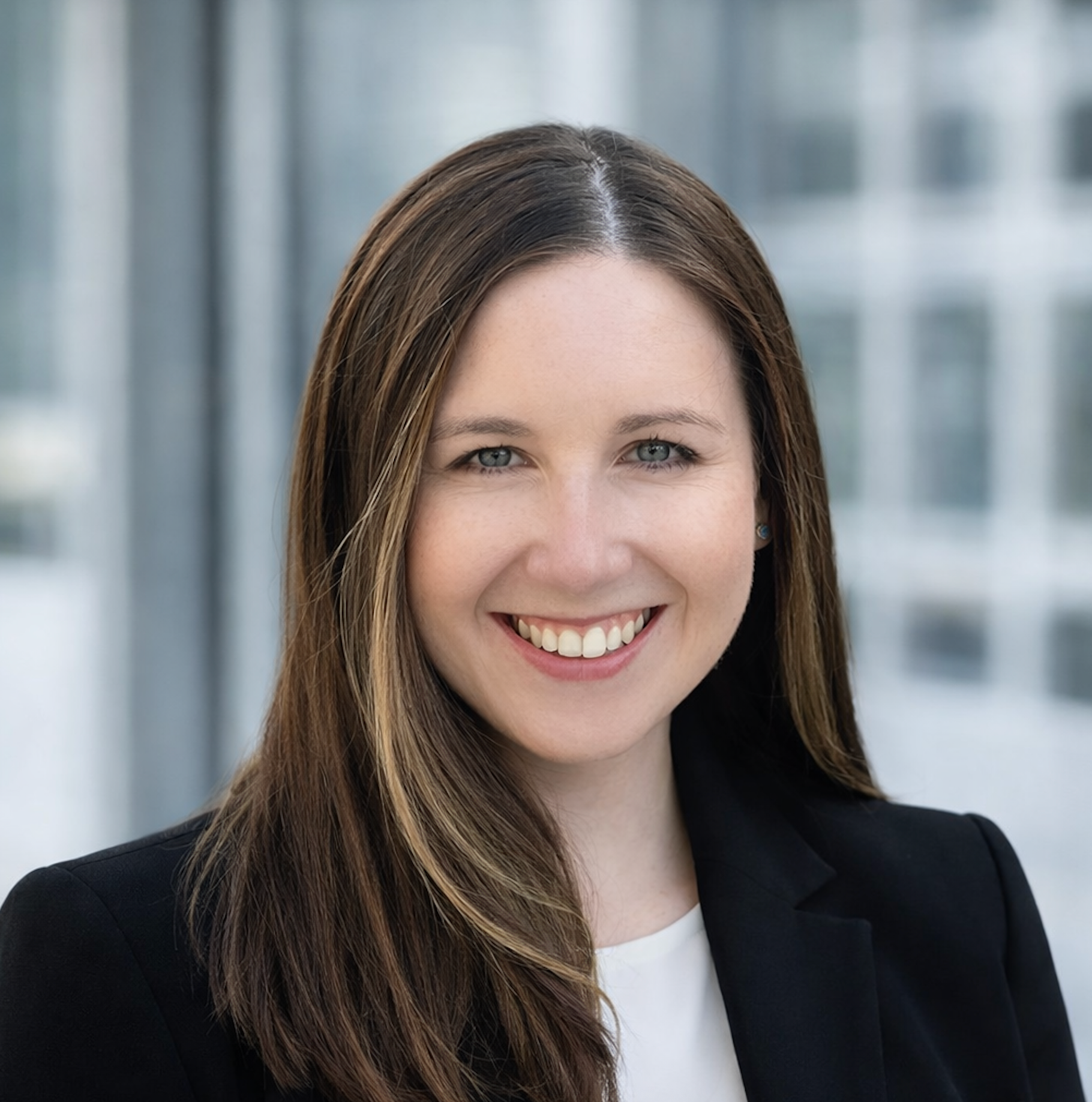 Photograph of author Erin Quinn