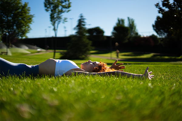 Woman exercising the pelvic floor with hypopressive exercises in a park in the morning