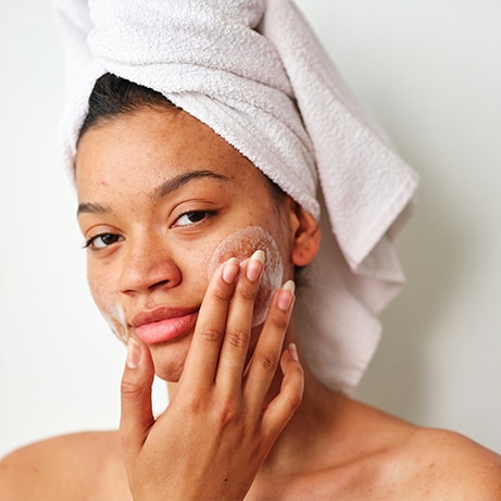 teenage girl health beauty skincare teenager teen acne sunscreen serum face mask moisturizer spf cleanser acne treatment teen skincare cleaning face teen health