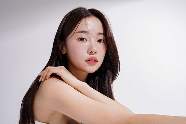 Beauty portraits of beautiful young Asian woman