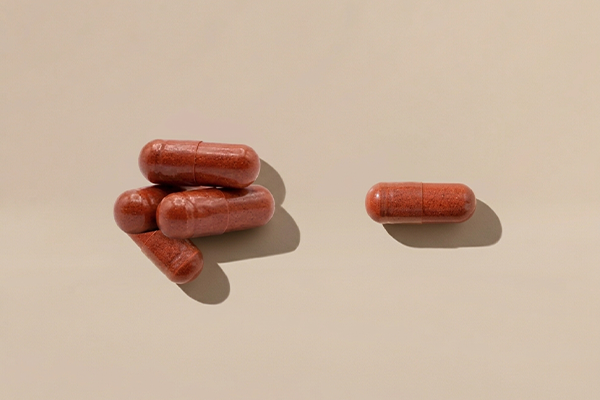 5 supplements on a beige background