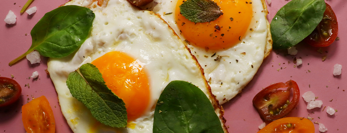 Fried eggs on pink plate